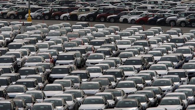 Ô tô nhập khẩu tại cảng Long Beach ở California, Mỹ. Ảnh: Getty Images/TTXVN