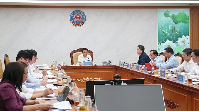 Bộ trưởng Bộ Tài chính Nguyễn Văn Thắng chủ trì hội nghị.