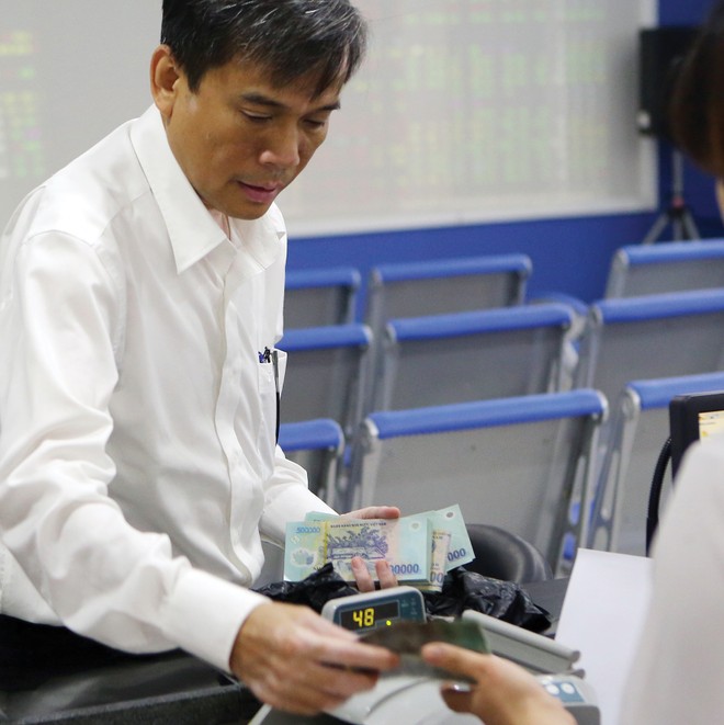 Nhà đầu tư cần duy trì một tỷ lệ tiền mặt hợp lý để sẵn sàng giải ngân khi thị trường chiết khấu mạnh 