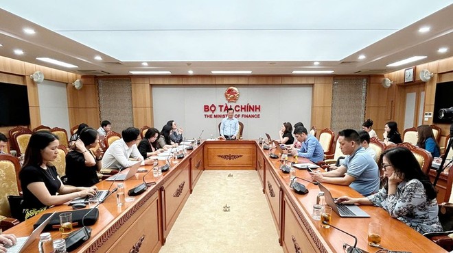 Ông Nguyễn Tân Thịnh chia sẻ với các phóng viên. (Ảnh: Mạnh Tuấn)