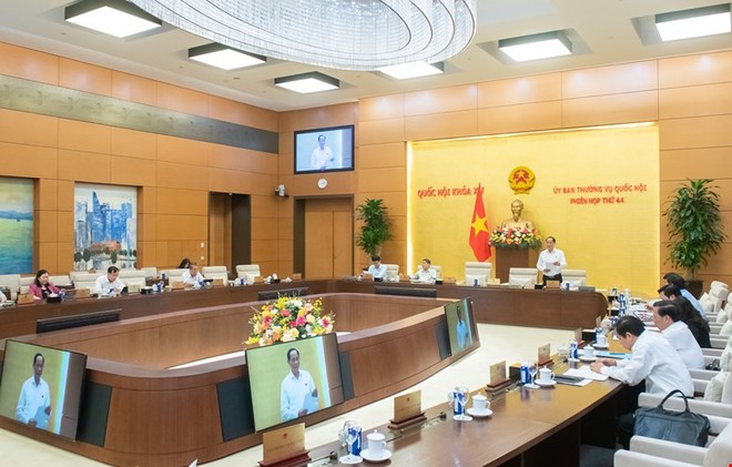 Phiên họp chiều 25/4 của Ủy ban Thường vụ Quốc hội. 