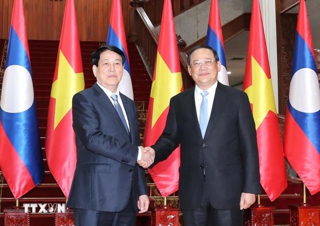 Chủ tịch nước Lương Cường và Thủ tướng Chính phủ Lào Sonexay Siphandone. Ảnh: TTXVN 