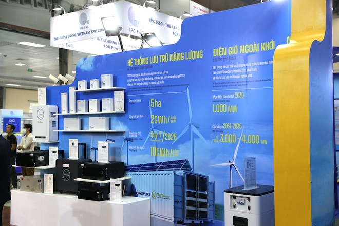 Một số sản phẩm lưu trữ năng lượng được T&T Group giới thiệu tại Triển lãm Quốc tế Năng lượng Việt Nam - Trung Quốc - Asean 2025. 
