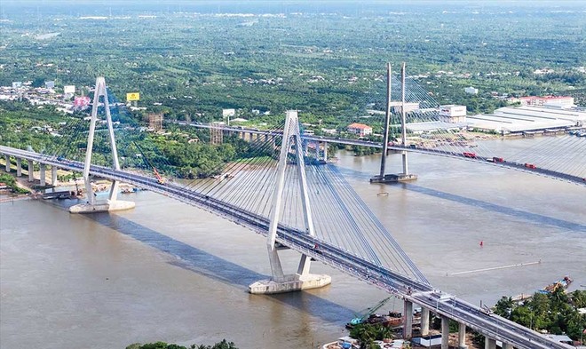 Các nhà thầu lớn trong nước có đủ khả năng tham gia thực hiện Dự án Đường sắt tốc độ cao Bắc - Nam. Trong ảnh: Cầu Mỹ Thuận 2 - công trình cầu dây văng lớn, phức tạp do tư vấn và nhà thầu trong nước xây dựng 