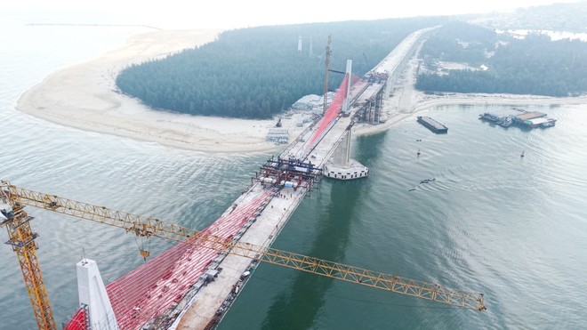 Cầu vượt cửa biển Thuận An thuộc Dự án tuyến đường bộ ven biển Huế