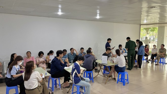 Trước đây, việc xin giấy xác nhận điều kiện nhà ở chỉ mất khoảng 2 tuần. Tuy nhiên, do số lượng hồ sơ gửi về quá lớn, thời gian chờ đợi có thể kéo dài hơn một tháng.