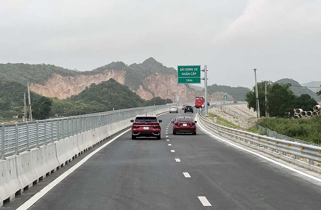 Tuyến đường bộ cao tốc Mai Sơn - Quốc lộ 45. 