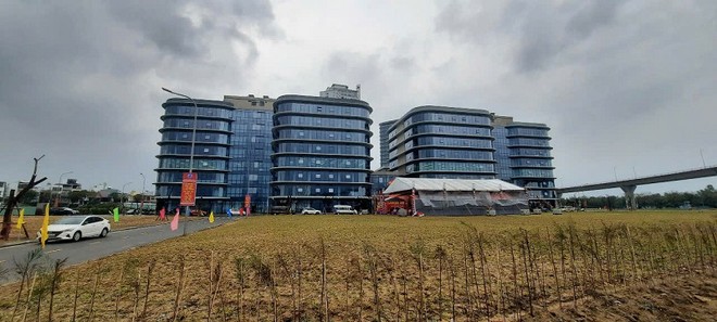 Khu đất dự kiến đầu tư Dự án Phòng thí nghiệm phục vụ sản xuất công nghệ đóng gói tiên tiến cho vi mạch bán dẫn tại Đà Nẵng tại Công viên phần mềm số 2. Ảnh: Linh Đan 