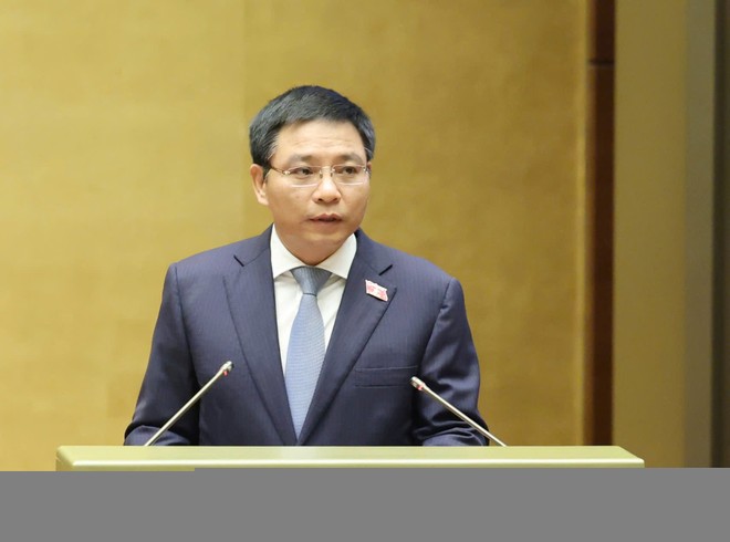 Bộ trưởng Bộ Tài chính Nguyễn Văn Thắng thay mặt Chính phủ trình Quốc hội dự thảo Nghị quyết của Quốc hội thay thế Nghị quyết số 35/2021/QH15 về thí điểm một số cơ chế, chính sách đặc thù phát triển thành phố Hải Phòng. Ảnh: Duy Linh 