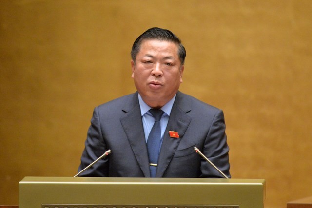 Bộ trưởng Bộ Xây dựng Trần Hồng Minh báo cáo Quốc hội. 