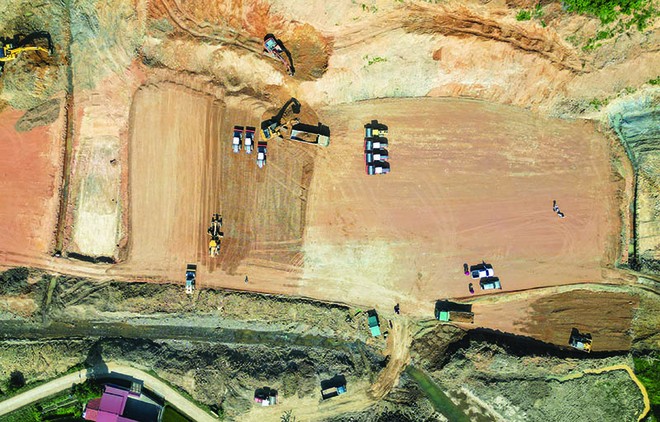 Cao tốc Hữu Nghị - Chi Lăng đang trong quá trình xây dựng và hoàn thiện. Ảnh: Đức Thanh 