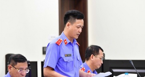 Đại diện Viện Kiểm sát giữ quyền công tố và kiểm sát xét xử phiên tòa.