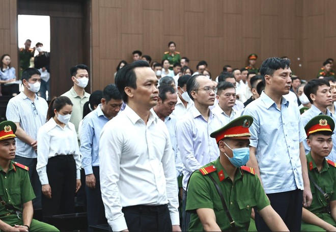 Các bị cáo tại phiên tòa sơ thẩm.