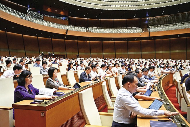 Tuyệt đại đa số đại biểu có mặt nhấn nút tán thành thông qua Nghị quyết 