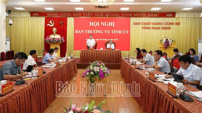Ban Thường vụ Tỉnh ủy Nam Định sơ kết công tác 6 tháng đầu năm 2025. Ảnh báo Nam Định