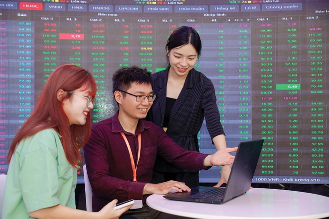 Dòng tiền vẫn đang xoay vòng quanh các nhóm ngành, các cổ phiếu có thông tin hỗ trợ