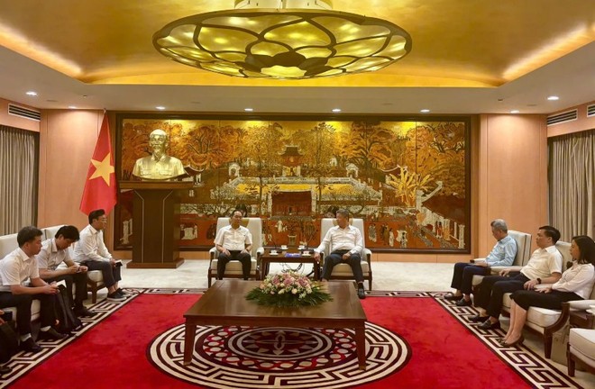 Phó chủ tịch UBND TP. Hà Nội Nguyễn Mạnh Quyền tiếp đoàn Viện Khoa học và Công nghệ Hàn Quốc do ông Park Noh-wan, nguyên Đại sứ Hàn Quốc tại Việt Nam làm Trưởng đoàn. Ảnh: Hoàng Nam.