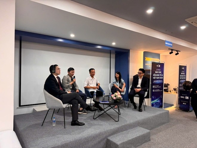 Các chuyên gia, đại biểu chia sẻ tại sự kiện công bố Báo cáo Nền kinh tế AI Việt Nam 2025.