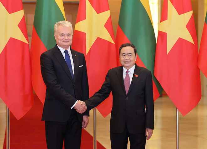 Chủ tịch Quốc hội Trần Thanh Mẫn và Tổng thống Cộng hòa Lithuania Gitanas Nauseda. Ảnh: Đức Thanh. 