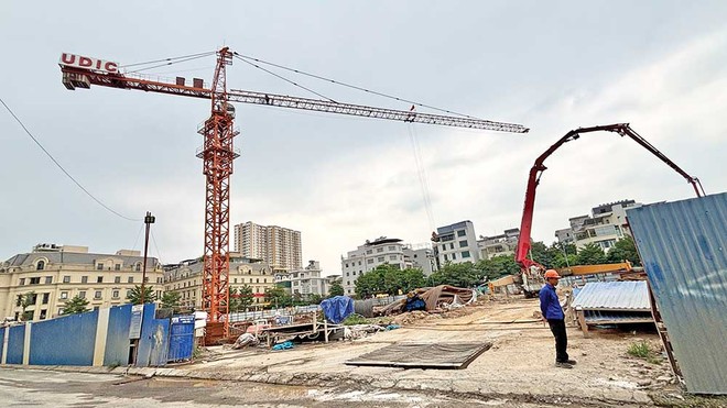 Chi phí xây dựng tăng cao khiến giá nhà ở xã hội khó lòng “đứng yên”. Ảnh: Vũ Thanh 