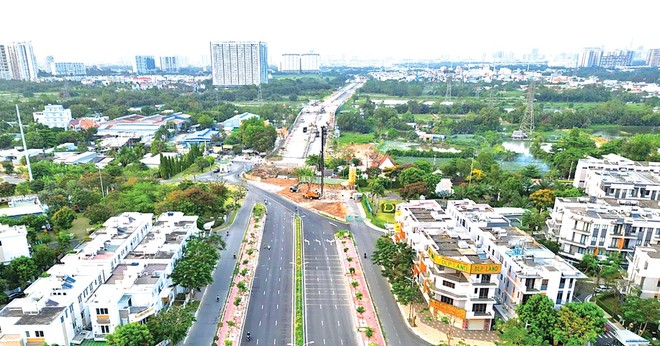 Dự án Xây dựng, mở rộng Quốc lộ 50 được đẩy nhanh tiến độ sau khi nhà thầu được bàn giao 100% mặt bằng sạch để thi công. Ảnh: Diệu Bình