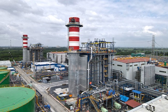 Tại Việt Nam hiện mới có Nhà máy Điện khí LNG Nhơn Trạch 3&4 do Tổng công ty Điện lực Dầu khí Việt Nam là chủ đầu tư đang chuẩn bị vận hành thương mại.