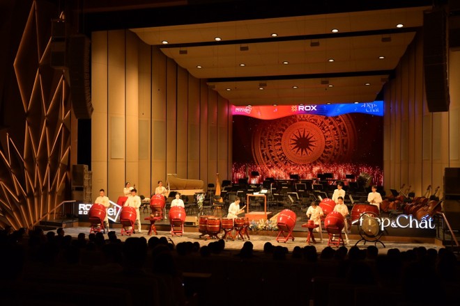 Gala “Đẹp và Chất" là món quà tinh thần ý nghĩa mà ROX Group dành tặng CBNV.