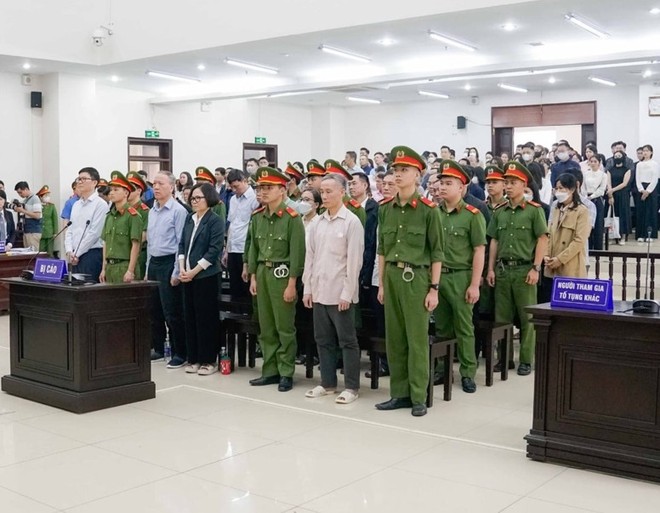 Các bị cáo tại phiên tòa phúc thẩm.