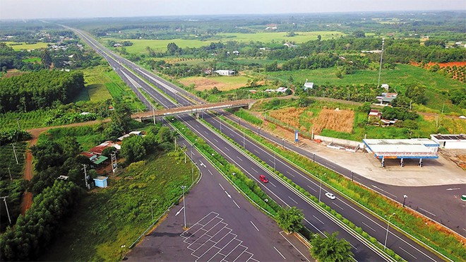 Vẫn còn gần 630.000 tỷ đồng vốn đầu tư công cần được đẩy nhanh vào các dự án. Ảnh: Đức Thanh 