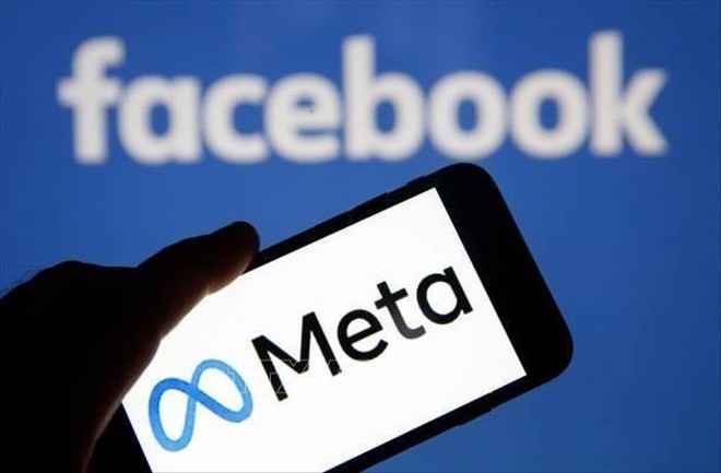 Biểu tượng Meta và Facebook trên màn hình điện thoại thông minh ở Paris, Pháp. Ảnh: Getty Images/TTXVN