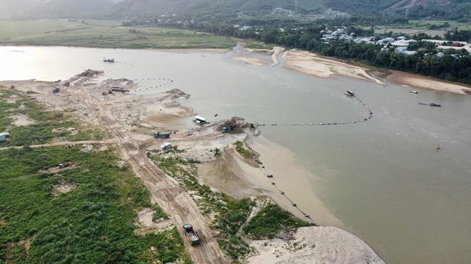 Doanh nghiệp có vốn 25 tỷ trúng thầu mỏ cát hơn 491 tỷ ở Quảng Nam 