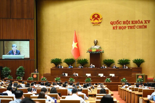 Chánh án TAND Tối cao Lê Minh Trí báo cáo trước khi Quốc hội bấm nút. 