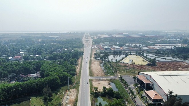 Khu dân cư đô thị, dịch vụ, du lịch Tam Hòa - Tam Tiến rộng 1.678 ha thuộc xã Tam Hòa và xã Tam Tiến, huyện Núi Thành được định hướng phát triển thành "trái tim của Khu kinh tế mở Chu Lai".