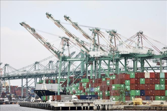 Quang cảnh cảng hàng hóa Los Angeles, California, Mỹ. Ảnh: THX/TTXVN