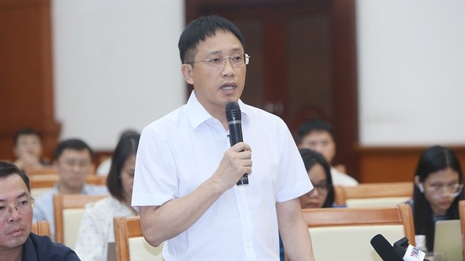 Ông Mai Sơn trả lời tại cuộc họp báo.