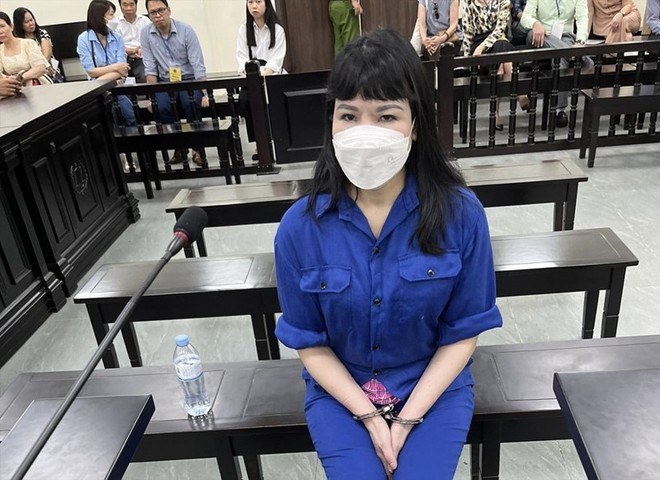 Bị cáo Vũ Thị Thu Nhung, cựu Phó giám đốc Ngân hàng Eximbank chi nhánh Ba Đình.