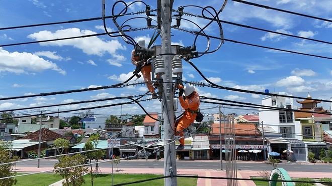 Sửa chữa lưới điện ngày hè 2025. 