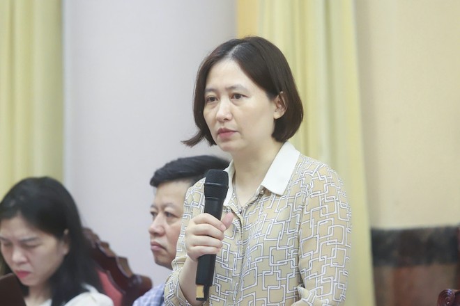 Bà Nguyễn Thu Thủy, Phó cục trưởng Cục Phát triển Doanh nghiệp nhà nước (Bộ Tài chính) trao đổi tại cuộc họp báo - (Ảnh: TT). 