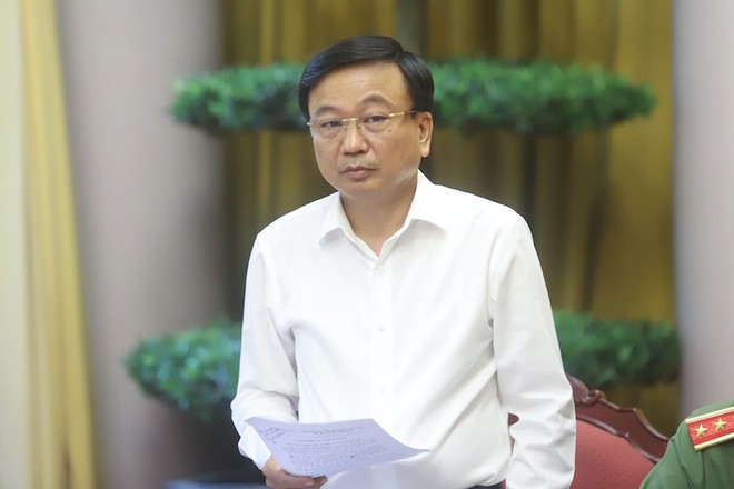 Thứ trưởng Bộ Xây dựng Nguyễn Danh Huy trả lời tại cuộc họp báo - Ảnh TT. 