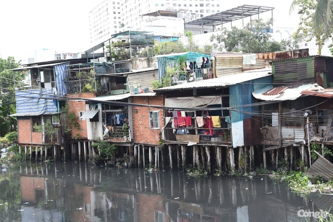 TP.HCM đang ráo riết triển khai việc di dời gần 15.000 căn nhà ven kênh rạch quận 8 cũ