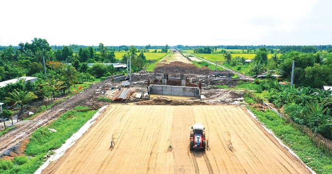 Cao tốc Châu Đốc - Cần Thơ - Sóc Trăng được yêu cầu hoàn thành vào tháng 7/2026. Ảnh: Tiên Giang