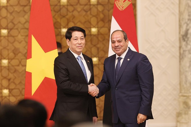 Chủ tịch nước Lương Cường và Tổng thống Ai Cập Abdel Fattah El-Sisi tại cuộc gặp gỡ báo chí, thông tin về kết quả hội đàm. Ảnh: TTXVN 