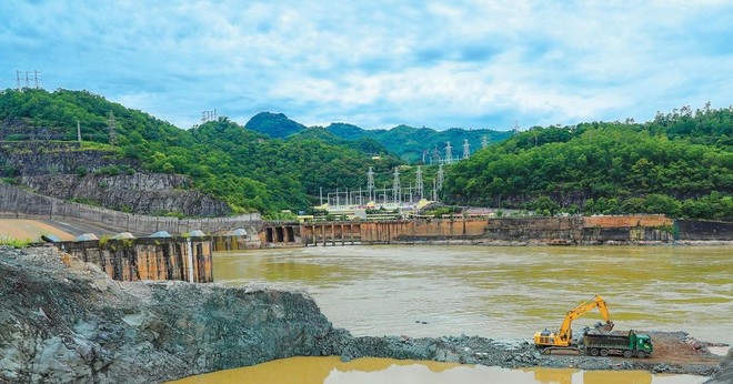 Nhiều hạng mục quan trọng của Dự án Nhà máy Thủy điện Hòa Bình mở rộng như cửa lấy nước, kênh dẫn vào… đã cơ bản hoàn thành. Ảnh: Ngọc Tuấn