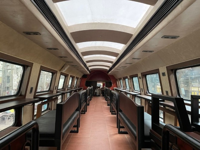 Cận cảnh bên trong tàu du lịch 2 tầng “Hà Nội 5 cửa ô”.
