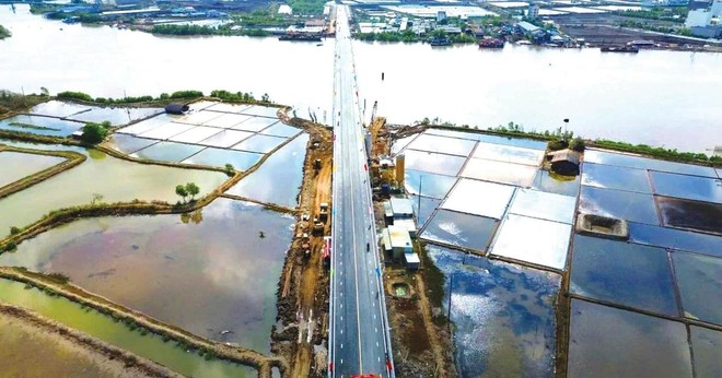 Cầu Gành Hào có tổng mức mức đầu tư 655 tỷ đồng đã được thông xe nhân dịp kỷ niệm 50 năm ngày Giải phóng miền Nam, thống nhất đất nước. Ảnh: Trần An