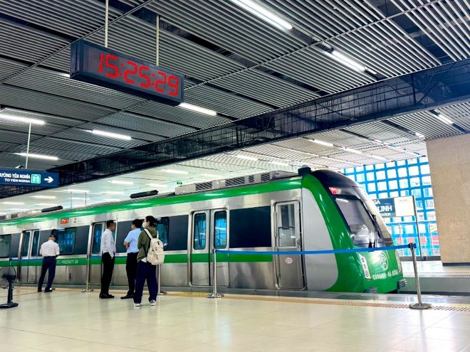 Metro Hà Nội đã trở thành lựa chọn quen thuộc của hàng triệu lượt người dân sau hơn 3 năm hoạt động. Ảnh: Linh Nguyễn