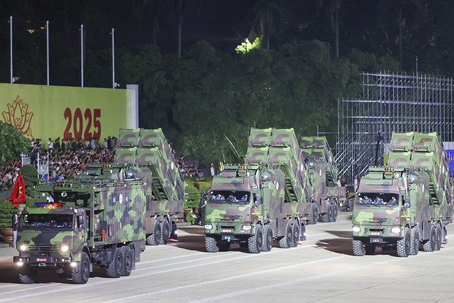 Hừng hực khí thế hợp luyện chào mừng ngày Quốc khánh tại Quảng trường Ba Đình