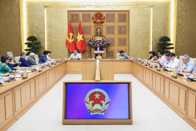 Thủ tướng Phạm Minh Chính chủ trì cuộc làm việc với Ban Nghiên cứu phát triển kinh tế tư nhân ngày 10/8/2025 Ảnh: VGP/Nhật Bắc