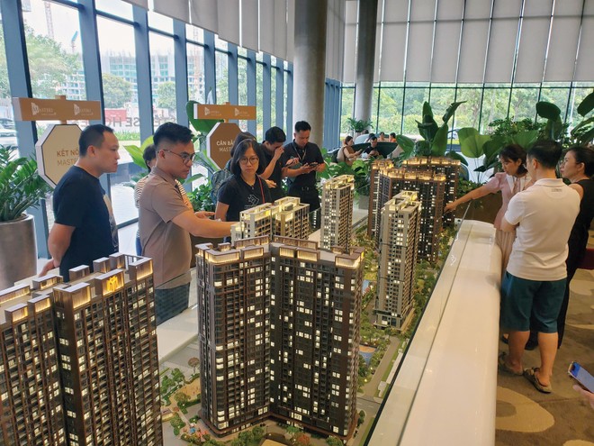 Ở nhiều dự án nhà ở, ngân hàng chào mời mức cho vay tới 75% giá trị hợp đồng cùng các chính sách ưu đãi về lãi suất, tiến độ thanh toán