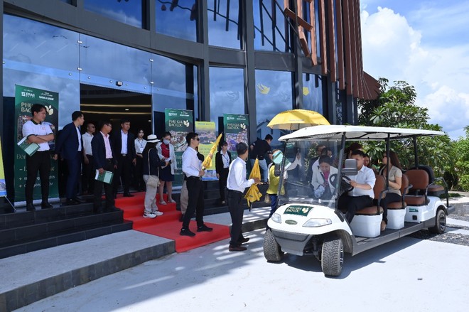 Khách hàng quan tâm và tham quan dự án KĐT Phú Gia Bảo Lộc